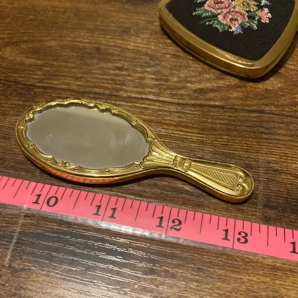 Vintage Rose Petit point embroidery on compact set - Picture 9 of 16